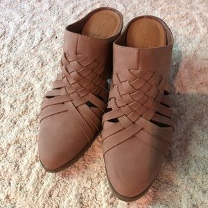 Universal Thread Heeled Mules